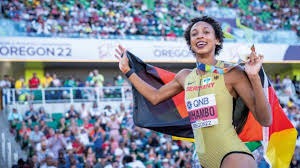 高一档！现场球迷实拍：塞鸟短时间调整+射门 成国足本场最大威胁