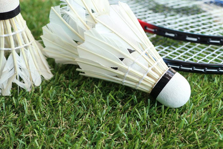 他被迅速送 他被迅速送